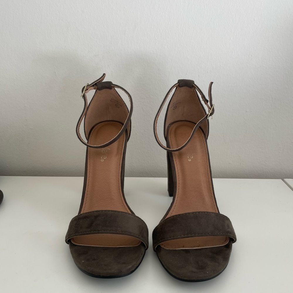 Women's Strappy Chunky Block Sandal Heels